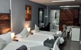 Ay Jay'S Guesthouse